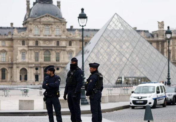 Museum-Louvre-Paris-1
